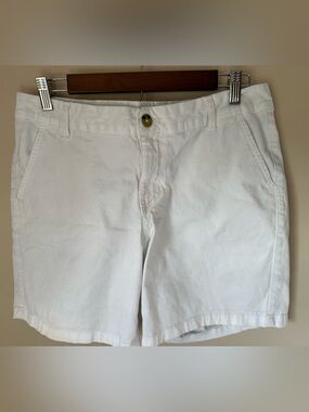 a.n.a Women’s Size 10 White Mid-Rise Twill Shorts